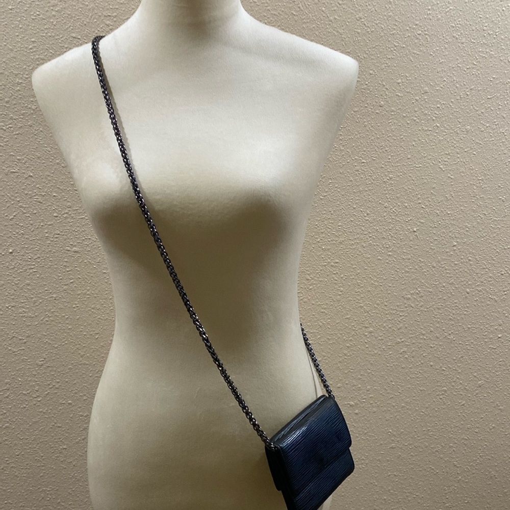 Great new non-branded gun metal crossbody purse/wallet chain Wallet not included